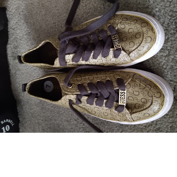 Shoes - GUESS GOLD SNEAKERS - BEAUTIFUL - SIZE 7